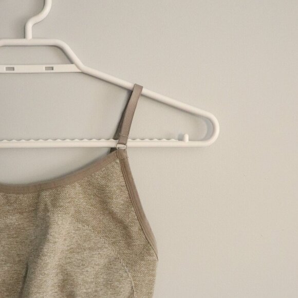 Gymshark Women's Grey Stretch Adjustable Straps Activewear Sports Bra - Picture 4 of 9